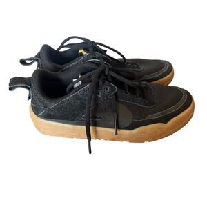 NWOT Nike Kids SB Day One Skate Shoe Black and Gum color Sneakers-Size 4.5